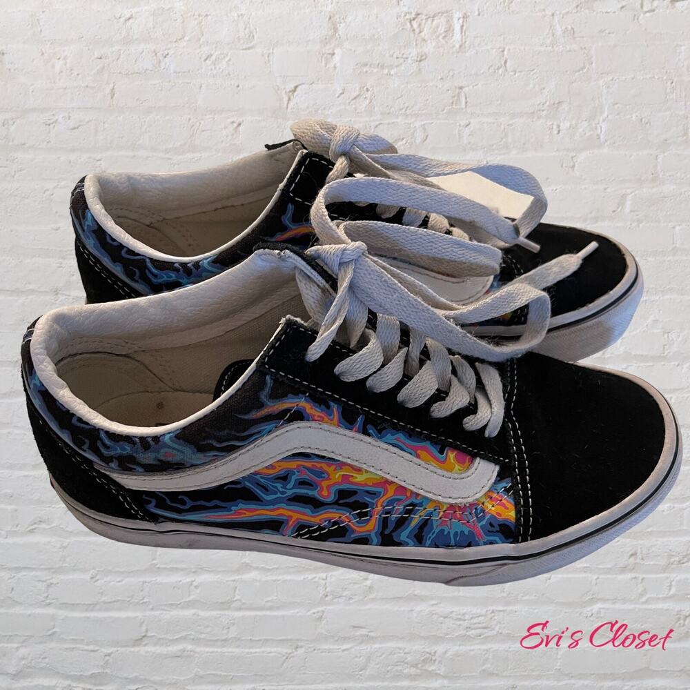 Van's Off The Wall Kids Size 3.5 Low Top Shoes, With Laces Good Condition.